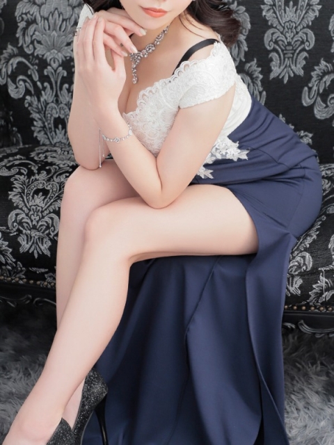 美魔女コレクション別府店 百桃(もも)【桃よりも甘い果実】