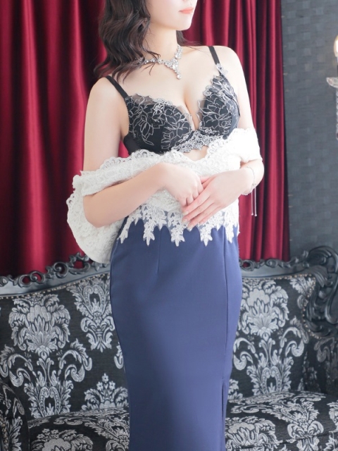 美魔女コレクション別府店 百桃(もも)【桃よりも甘い果実】